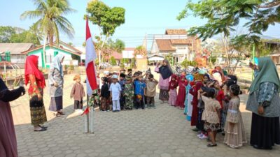 Gunakan Pakaian Adat Nusantara, PAUD Kober Kartika Pekon Nusawungu Peringati Hari Sumpah Pemuda Ke-95 Tahun