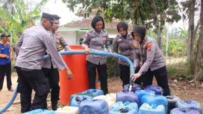Krisis Air Bersih, Warga Pandansurat Dapat Bantuan Puluhan Ribu Liter Air Bersih