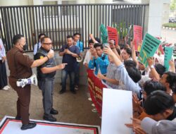 Aksi Aliansi Mahasiswa Hukum Jabodetabek Dukung Kejaksaan Agung dalam Upaya Pemberantasan Korupsi dan Menolak Corruptor Fight Back