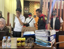 Tim Penyidik Kejati Sulsel Lakukan Penggeledahan Serentak Pada Dua Tempat Terkait Penyidikan Dugaan Mafia Tanah Pada Kegiatan Pembayaran Ganti Rugi Lahan Proyek Strategis Nasional Pembagunan Bendungan Paselloreng di Wajo Tahun 2021