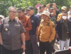 Sikapi Laporan Masyarakat, Pemerintah Muara Enim Akan Bagun Terase Jalan Baru 