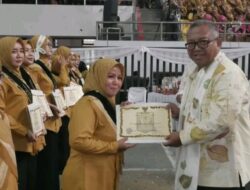 Dipundak Perempuan, Bukti Komitmen Pemerintah Sukabumi Kukuhkan 2000 Peserta Perahu Kertas 