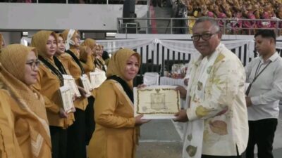 Dipundak Perempuan, Bukti Komitmen Pemerintah Sukabumi Kukuhkan 2000 Peserta Perahu Kertas 