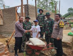 Polres Pringsewu Berikan Bantuan Material Bangunan Korban Angin Puting Beliung