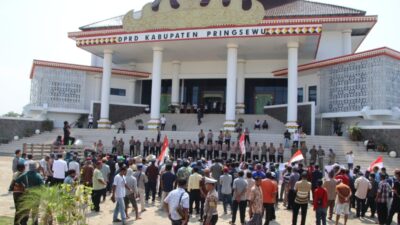 Amankan Aksi Damai, Krisis Pasokan Air Aliansi Petani Pringsewu Gruduk Gedung DPRD dan Bupati