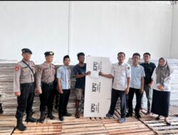 Polres Pringsewu Amankan Kedatangan Logistik Bilik Suara Pemilu 2024