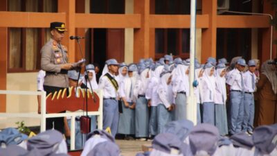 Upacara di SMKN 1 Gadingrejo, Kapolres Pringsewu Tekankan Pentingnya Generasi Muda Jadi Agen Perubahan Positif