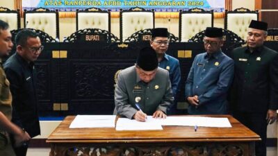 Wakil Bupati Pesisir Barat Hadiri Rapat Paripurna dengan Agenda Persetujuan Ranperda APBD Tahun 2024