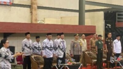 Wakapolres Lampung Barat Hadiri Peringatan Hari Guru, Semua Hadirin Bernyanyi