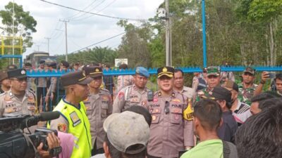 Polres Muara Enim Kawal Ketat Para Pendemo dI PT. R6B, Hasim: Kami akan Mengambil Lahan Desa