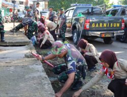 Antisipasi Banjir, Kodim 0418/Palembang Bersama Pemkot Bersihkan Selokan di Pasar Tradisional