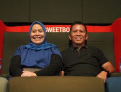 Pangdam II/Swj Nobar Dengan Personel Dan Keluarga Bersama Bank Mandiri