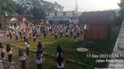 Wanita di Kecamatan Doro Bergerak Lebih Sehat Dalam Senam Sehat