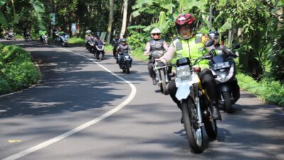 Patroli Kamtibmas, Kapolres Pekalongan Kendarai Sepeda Motor Sambangi Gereja dan Objek Wisata di Petungkriyono