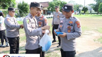 Dokkes Polres Tulang Bawang Bagikan Bubuk Abate Secara Gratis dan Ingatkan 3M