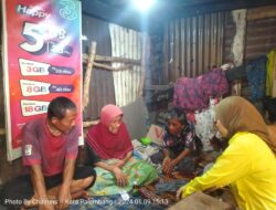 Asti Rosmala Dewi Caleg DPRD kota Palembang Dari Partai Golkar Kunjungi Warga Sakit Di Kelurahan 26 Ilir, Karena Sakit 8 Tahun Tidak Bisa Berjalan 