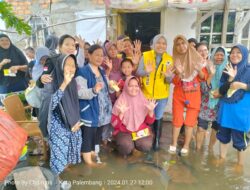 Tak Kenal Kata Lelah, Ditengah Banjir, Drg. Asti Rosmala Dewi Caleg DPRD Kota Palembang Konsisten Temui Masyarakat