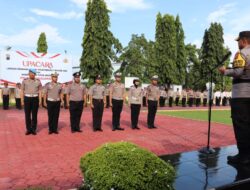 Upacara Kenaikan Pangkat 43 Personel, Polres Pekalongan Jalani Prosesi Penyiraman Air