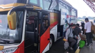 Akhir Tahun Baru, Penumpang di Terminal Terpadu Pulogebang Mulai Mengalami Kenaikan