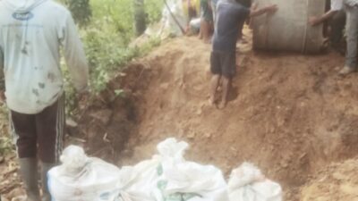Belum Pernah Disentuh Pembangunan, Warga Desa Pematang Gajah Lakukan ini