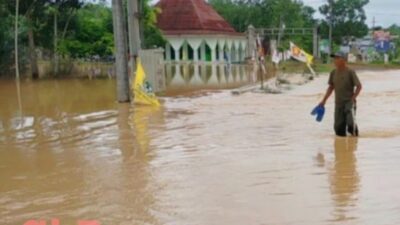 Akibat Curah Hujan Meninggi Beberapa Rumah dan Sekolah Terendam Banjir