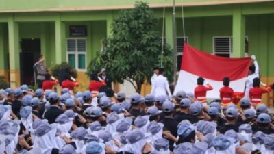 Pesan Penting Disampaikan Kapolres saat Pimpin Upacara SMAN 1 Pringsewu