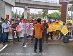 Lembaga KPK Nusantara Lakukan Demo Aksi Damai di Kejati Sumsel Minta Tindaklanjuti Lapdu Adanya Dugaan Perjalan Dinas Fiktif DPRD Kabupaten Lahat 