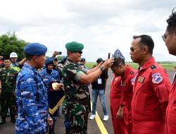 Danrem 044/Gapo Sambut Kedatangan Pesawat Jupiters Aerobatic Team (JAT) TNI AU