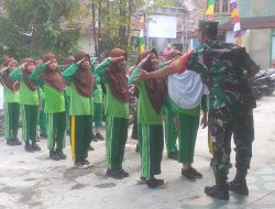 Bentuk Karakter dan Kedisiplinan, Babinsa Koramil 418-03/Plaju Beri Latihan PBB ke Siswa SD