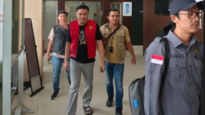 Tim Tabur Kejaksaan Agung Berhasil Amankan Buronan DPO Terpidana ROLAND YAHYA