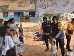 Polwan Polres Pekalongan Berikan Trauma Healing pada Korban Terdampak Banjir Wangandowo