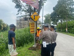 Untuk Cegah Lakalantas dan kelancaran arus lalin, Satlantas Polres Boyolali bersama BPSPP dan Dishub pasang rambu di 52 titik