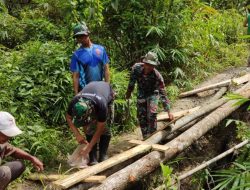 Satgas Pamtas Yonarmed 16/TK Laksanakan Karya Bhakti Perbaikan Jembatan