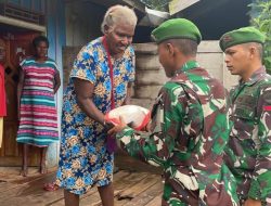 Untuk Masyarakat Papua, Satgas Yonif 125/SMB Bagikan Hasil Panen Padi Untuk Masyarakat