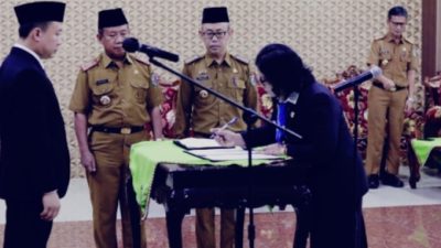 Dr. Marindo Kurniawan Lantik Sudarsih Sebagai Kadis Dukcapil