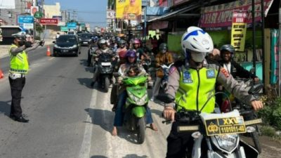 Polres Pringsewu Berikan Pengawalan Bagi Pemudik Arus Balik Idul Fitri