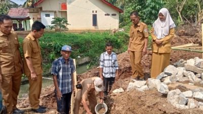 Dengan DD Herli Yazid Bagun Poskesdes Pekon Sukaratu