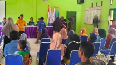 Muhyidin Salurkan Bantuan Beras Tahap IV Ke-359 KPM