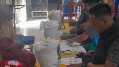 Kapekon Kresnomulyo Pringsewu Bagikan Beras Bantuan Pangan