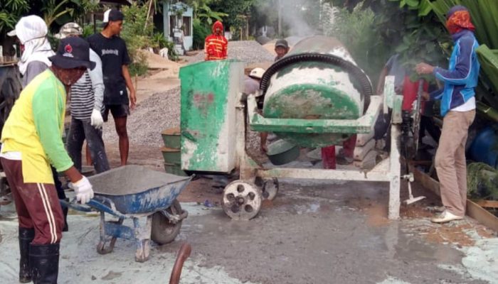 Tambahrejo Barat Realisasikan DD Tahap 1 Semenisasi Badan Jalan