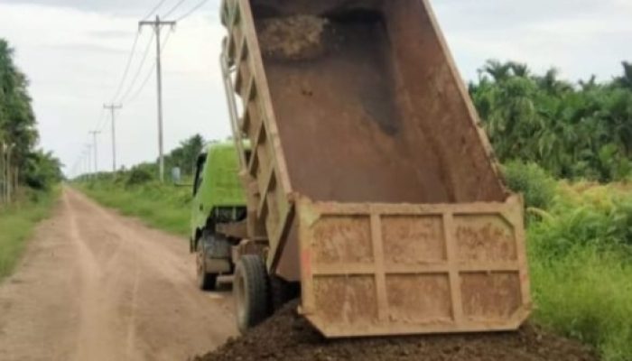 Benahi Infrastruktur Jalan, Bupati Romi Hariyanto Terus Tingkatkan Kinerja