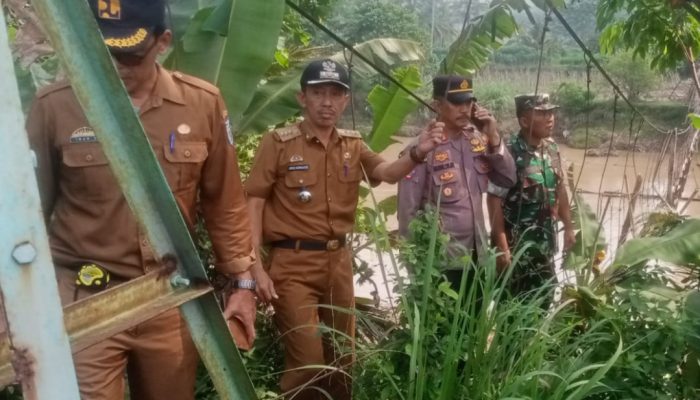 Polsek Gadingrejo dan Uspika Tinjau Kerusakan Infrastruktur