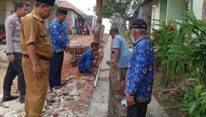 Dana Desa Pekon Podosari Bangun Drainase Dusun 03