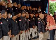 H.Herman Deru Kenakan Selempang ke-Ketua UMKM Muara Enim