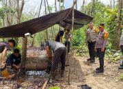 Kapolres Muba Beserta Kapolsek Keluang Tinjau Bongkar Mandiri Sumur Minyak Ilegal di PT. Hindoli