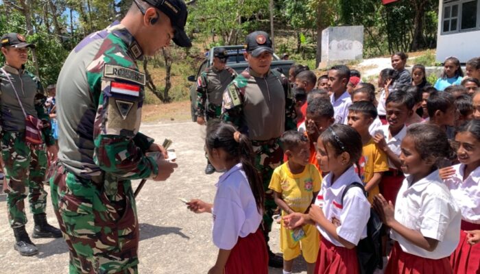 Senyum Bagi Anak Perbatasn, Dansatgas Yonkav 6/NK Kunjungi SDN Suanae