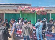 Ratusan Massa Aksi Damai Dipasar Induk Jakabaring Langsung Segel Sekretariat P3JKB