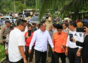 Wagub Sumsel Cik Ujang Serahkan Bantuan Banjir dan Pastikan Jembatan Sungai Menang Dibangun Permanen
