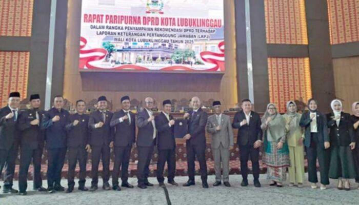 Wako-Wawako Hadiri Rapat Paripurna Penyampaian Rekomendasi Terhadap LKPJ Wali Kota Tahun 2025.