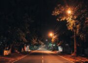 Jalan Raya Dusun Babatan Menuju Kecamatan Sugio Gelap Gulita: Bayar Pajak PJU Rutin, Warga Desak Hak Dasar Penerangan 